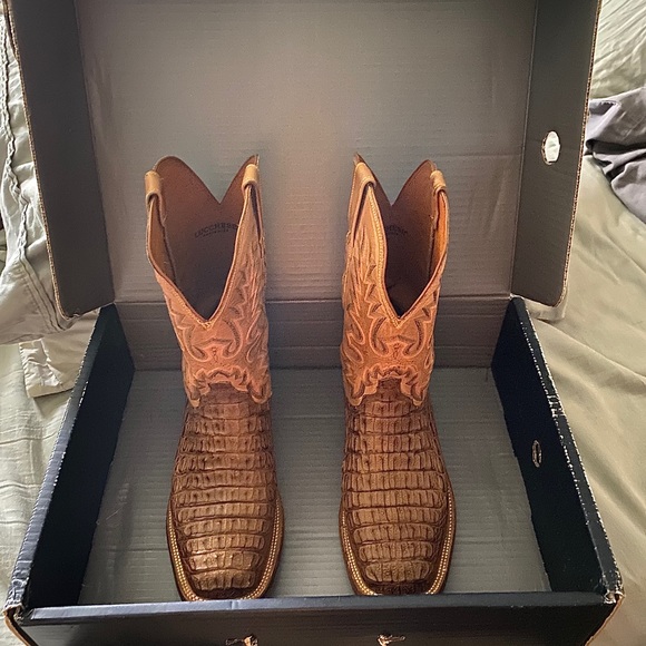 Boots - Picture 3 of 8